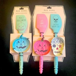 RAE DUNN- HALLOWEEN Spatula & cookie cutter set